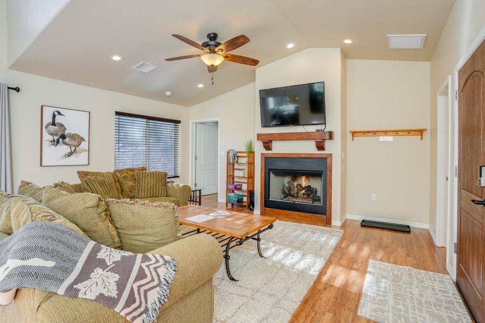 4 Mi to Hiking! Prescott Home w/ Furnished Patio House in Prescott