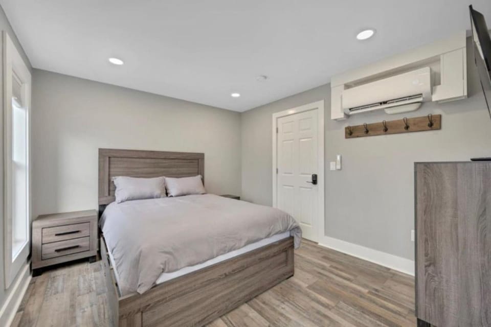 Downtown Studio Loft on Front St Apartment in Traverse City