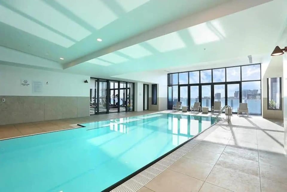 A Modern & Cozy 2BR Apartment with City Views Apartment in Melbourne