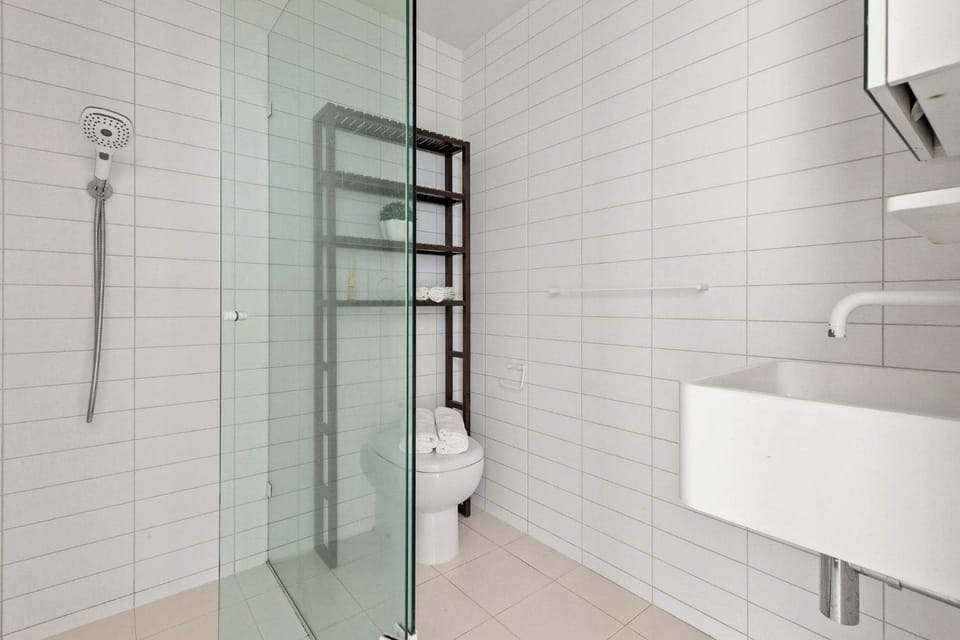 A Modern & Cozy 2BR Apartment with City Views Apartment in Melbourne