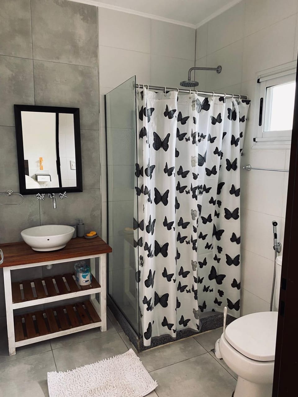 Shower, Toilet, Bathroom, towels