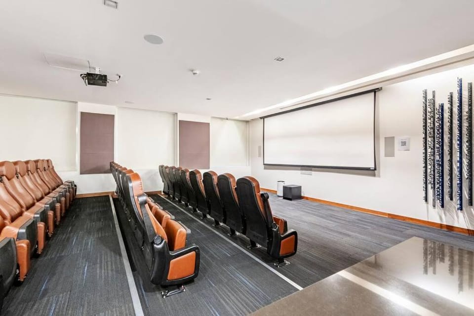 Communal lounge/ TV room