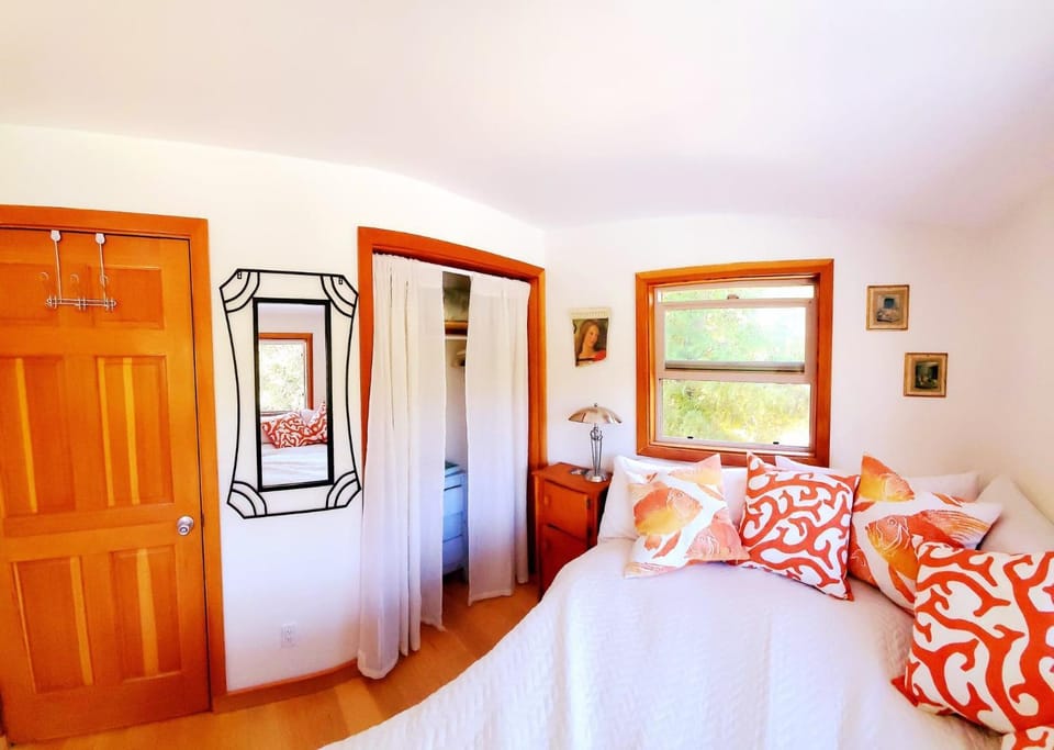 Bed, Photo of the whole room, Bedroom, wardrobe