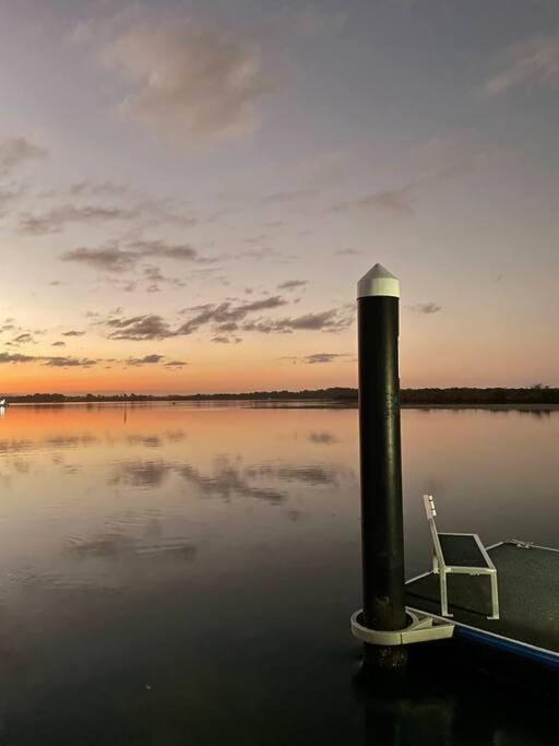 Luxury Waterfront Escape / Walk to Beach & Dining Apartment in Maroochydore