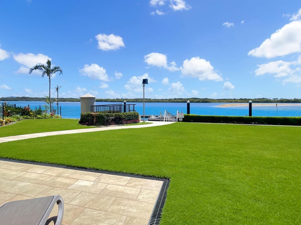 Relaxing Escape: Pool, Tennis Court, Garden Terrace & Water Views Apartment in Maroochydore