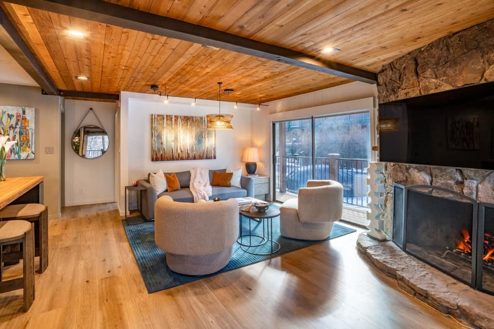 TV and multimedia, Living room, Evening entertainment, fireplace
