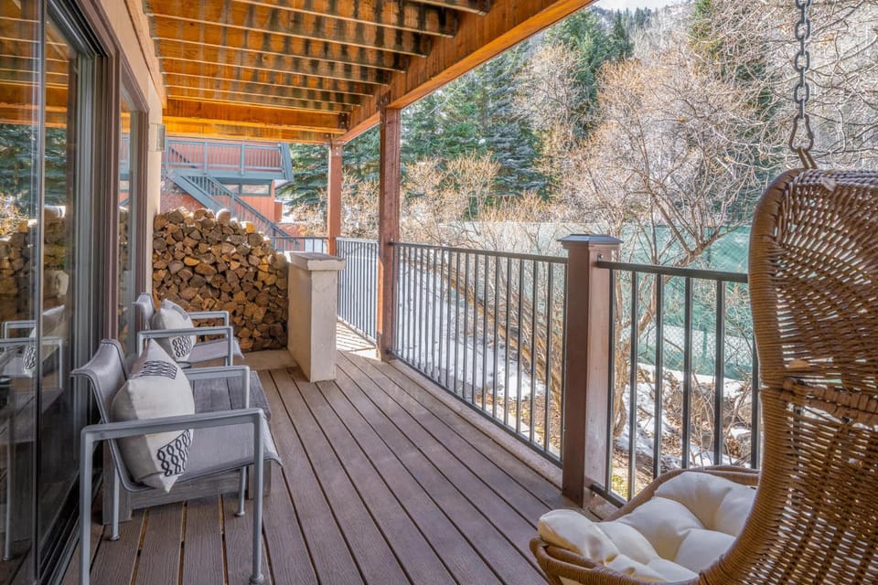 Patio, Day, View (from property/room), Balcony/Terrace