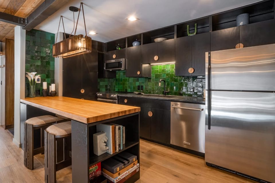 Kitchen or kitchenette, dishwasher, oven, stove