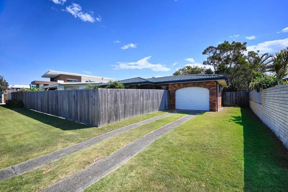Poppy's Beach House House in Sunshine Coast