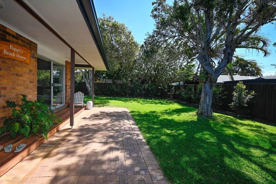 Poppy's Beach House House in Sunshine Coast