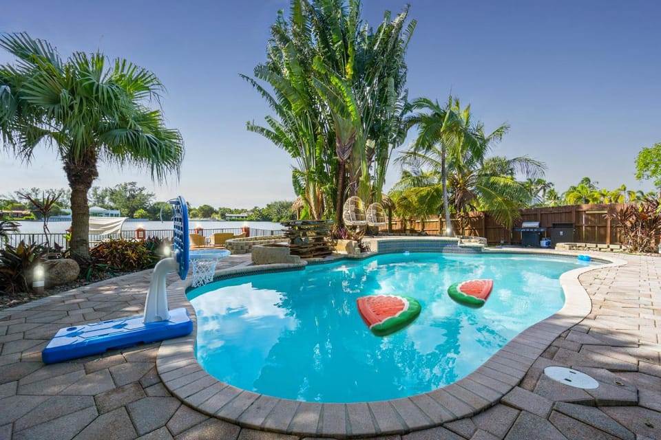 Swimming pool, Swimming pool