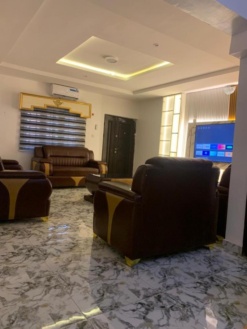 Cee&Tee BG ABK 1 Bedroom Flat-247 Electricity Solar inverter AC in bedroom Apartment in Nigeria
