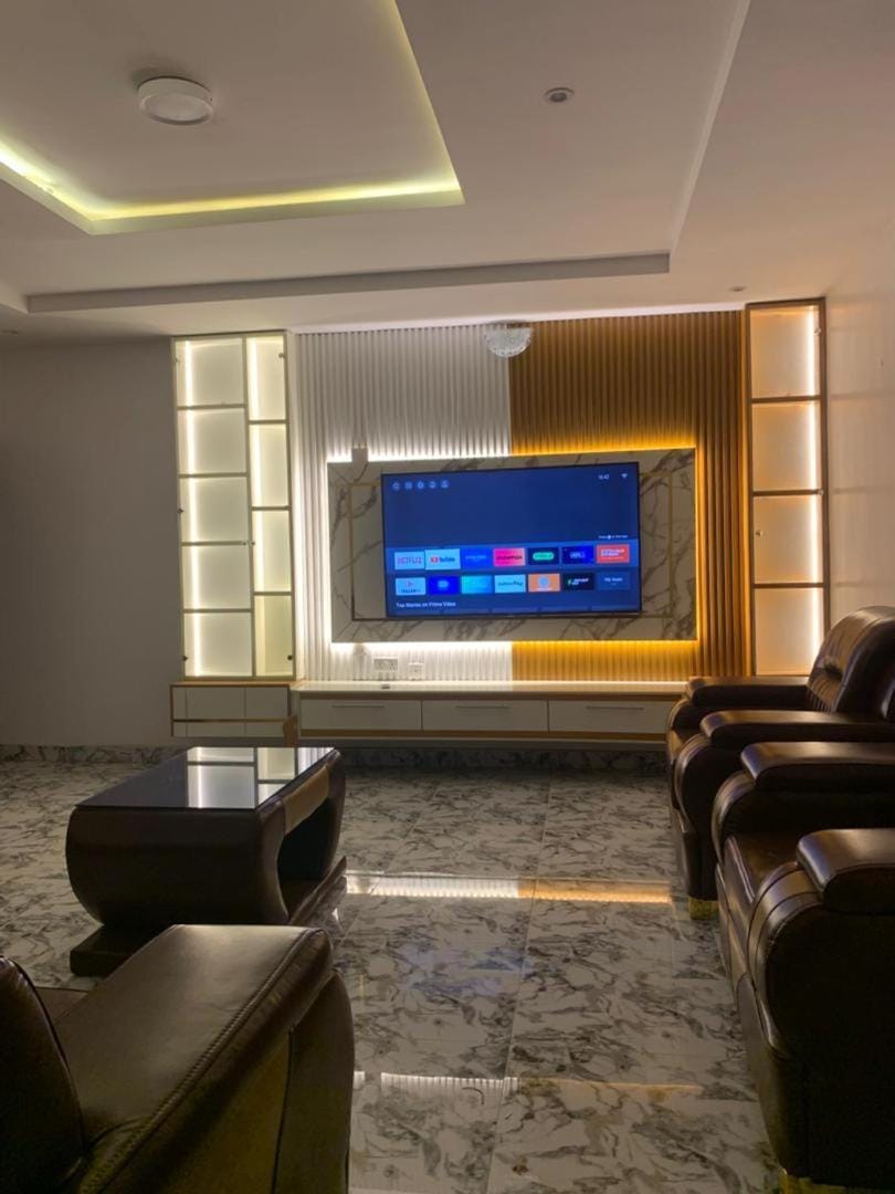 Cee&Tee BG ABK 1 Bedroom Flat-247 Electricity Solar inverter AC in bedroom Apartment in Nigeria