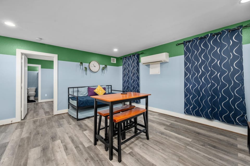 Relaxing 1BR King Bed Apt with Free Park Apartment in Houston