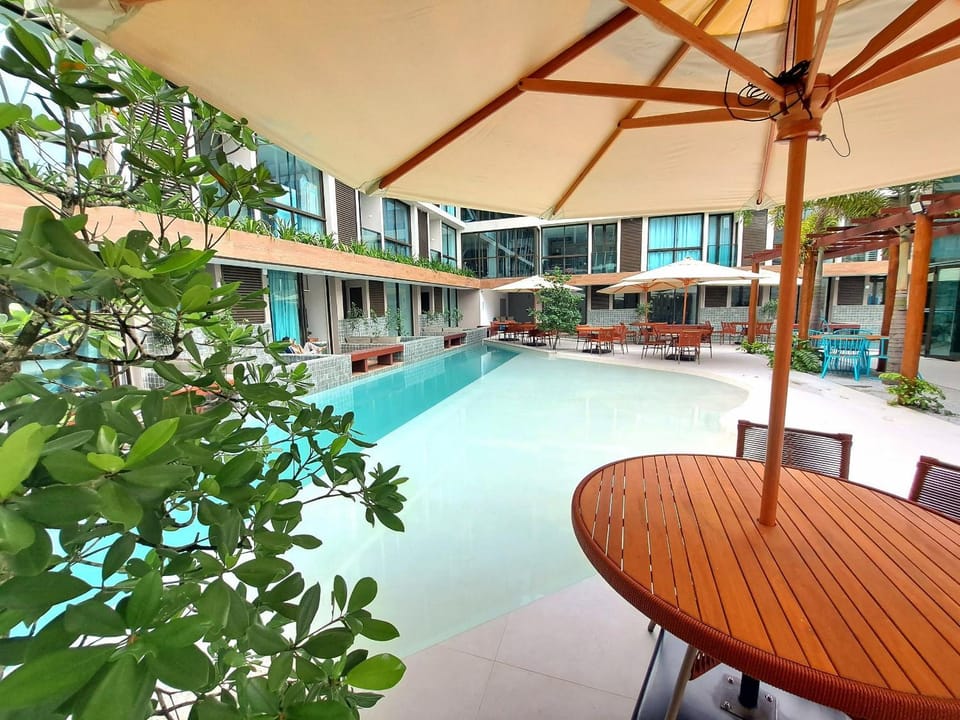 Swimming pool