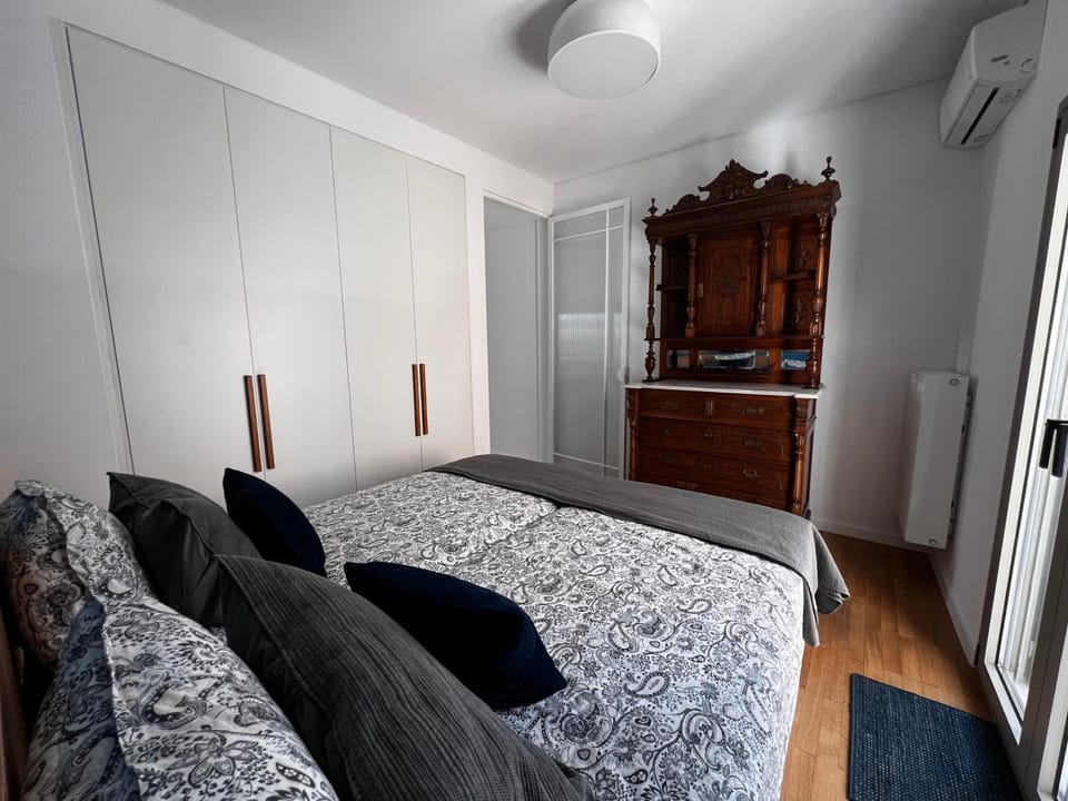 Bed, Photo of the whole room, Bedroom, wardrobe