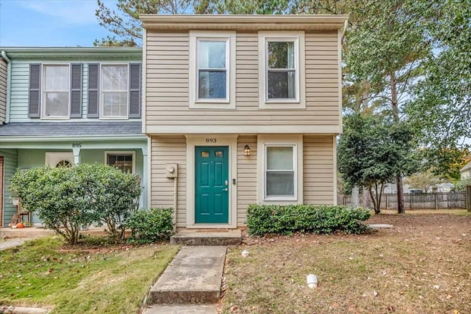 Renovated townhome on bike path includes bikes House in Avondale Estates