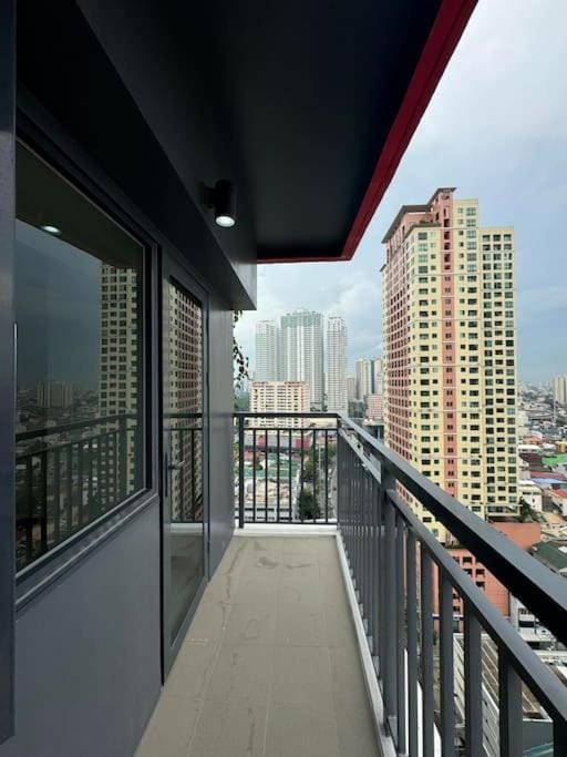 Prime End Sunset View Unit in Makati Apartment in Pasay