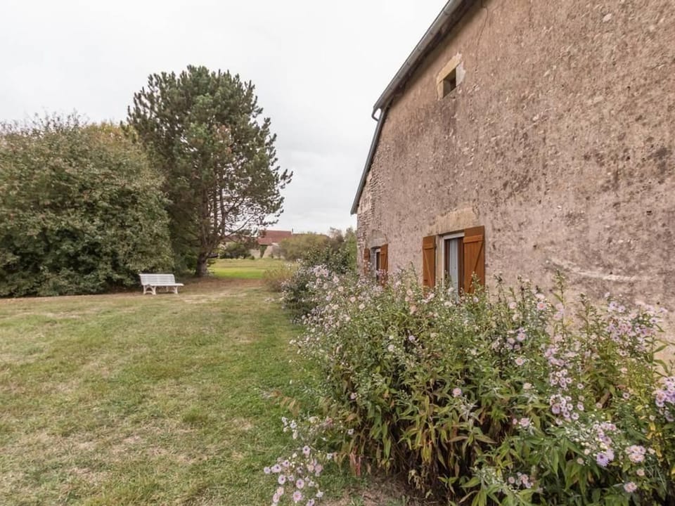 Chambre Rose cosy avec kitchenette et terrasse - FR-1-583-295 Bed and Breakfast in Bourgogne-Franche-Comté