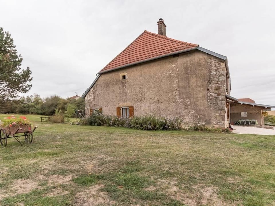 Chambre Rose cosy avec kitchenette et terrasse - FR-1-583-295 Bed and Breakfast in Bourgogne-Franche-Comté