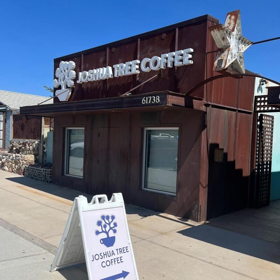 Desert Retreat - Hot Tub, Full Kitchen, Near JT House in Yucca Valley