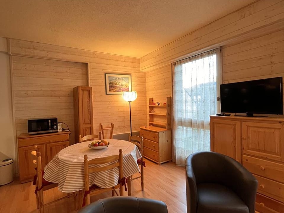 Grand Studio Central pour 4-6 pers, Cauterets - FR-1-234-332 Apartment in Cauterets