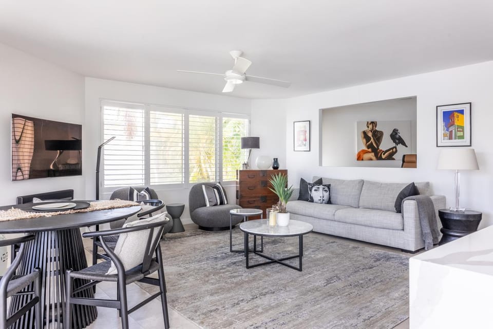 TV and multimedia, Living room, Seating area, Dining area