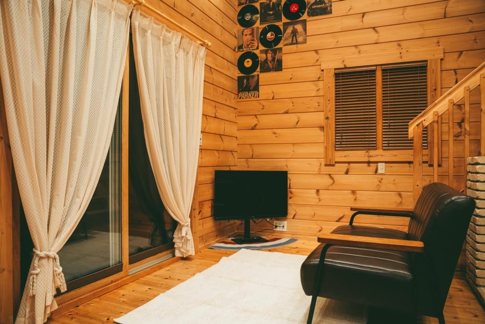 Communal lounge/ TV room, TV and multimedia, Living room, Evening entertainment