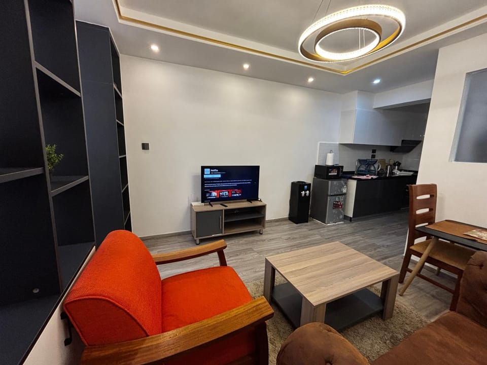 TV and multimedia, Kitchen or kitchenette, Living room, Seating area, Dining area