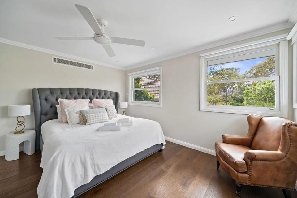 Oatley Escape with Pool Relax in Style & Elegance House in Sydney