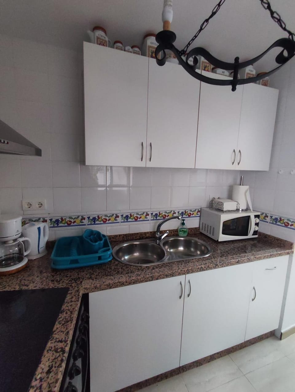 Communal kitchen, microwave, oven, toaster