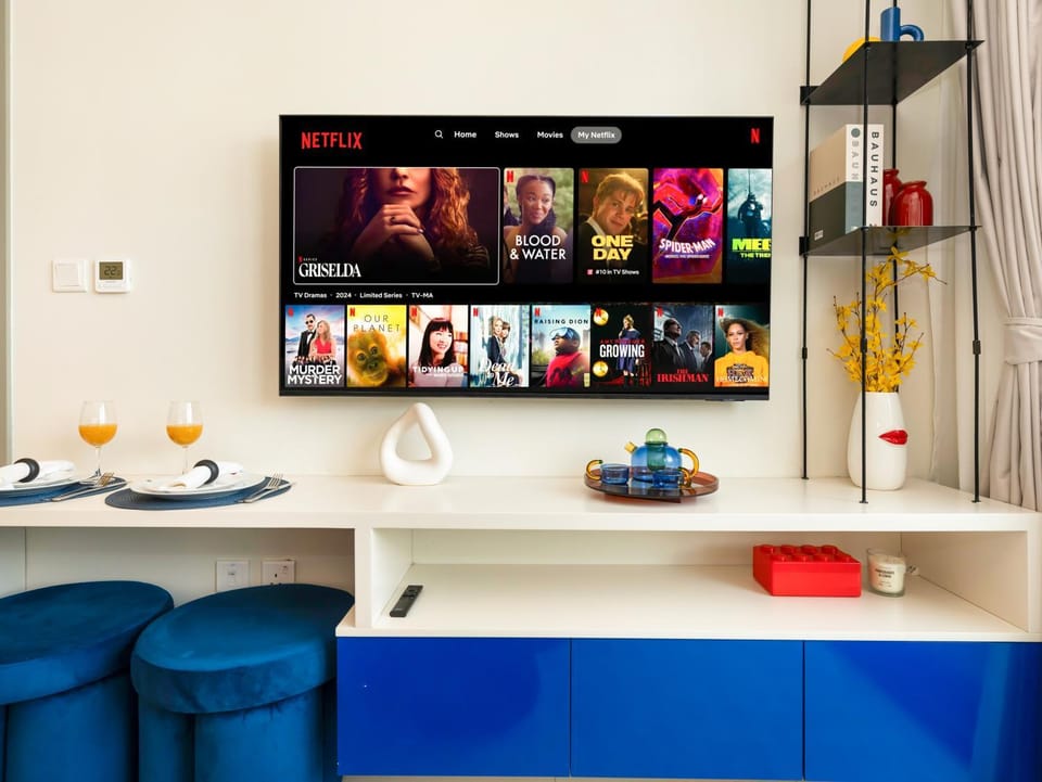 TV and multimedia, Living room, Dining area, Evening entertainment