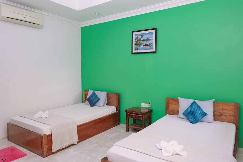 Bed, Photo of the whole room, Bedroom, towels, air conditioner