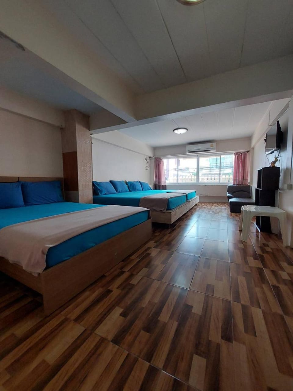 Photo of the whole room, Bedroom