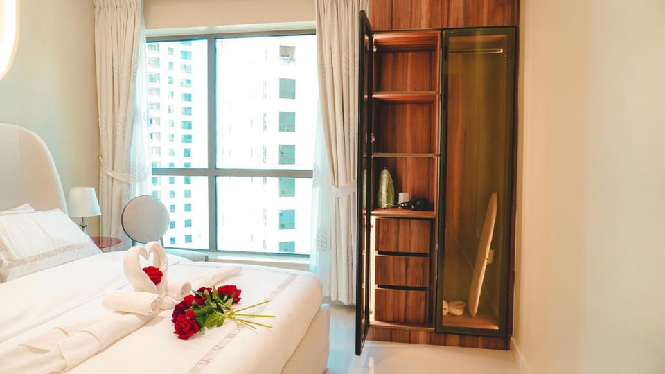 USMANS 3 Bedroom Apartment all Rooms Sea View Direct Beach Access Daily HOUSEKEEPING JBR Apartment in Dubai