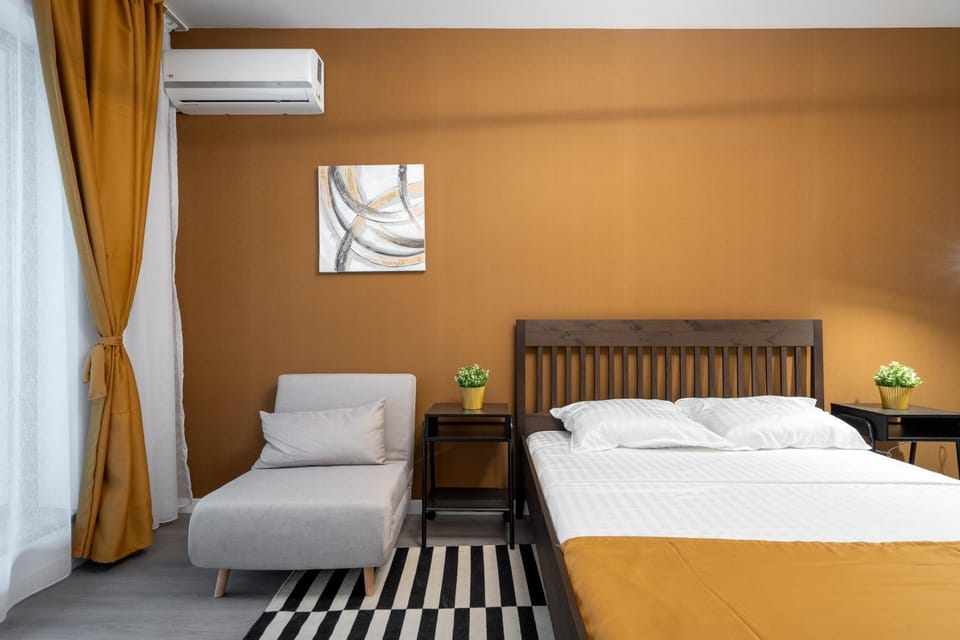 Bed, Living room, Photo of the whole room, Bedroom, air conditioner