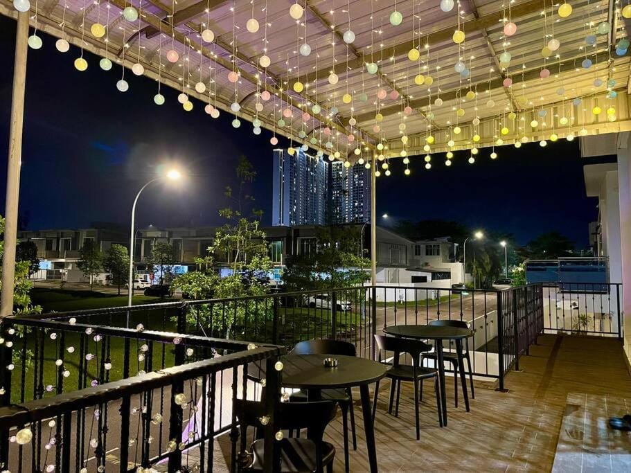 Private Pool Home 15 Pax Mount Austin JB House in Johor Bahru
