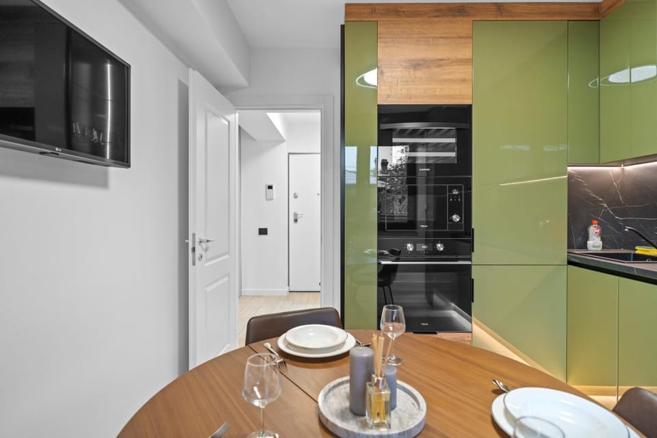 Kitchen or kitchenette, oven