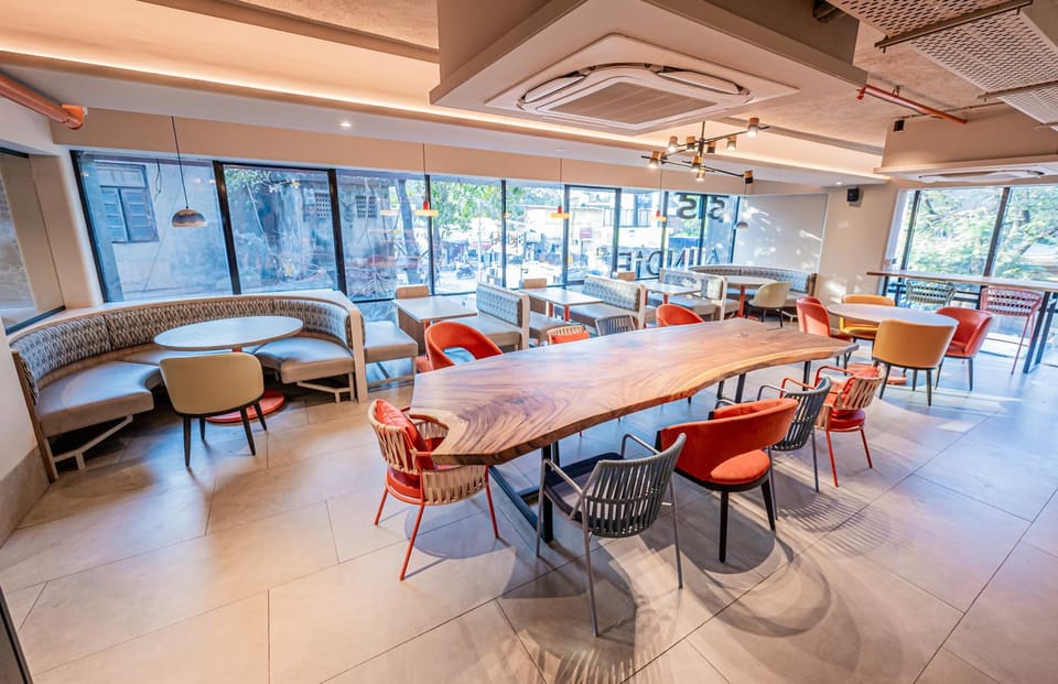 Restaurant/places to eat, Communal lounge/ TV room, Lobby or reception, Dining area
