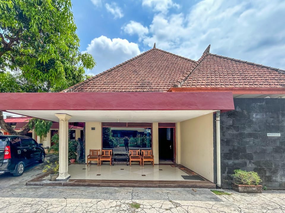 Facade/entrance