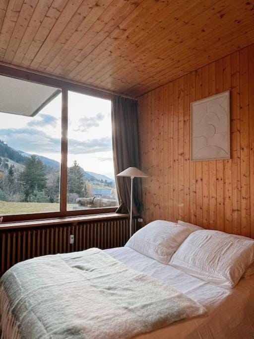 Bed, Photo of the whole room, Mountain view