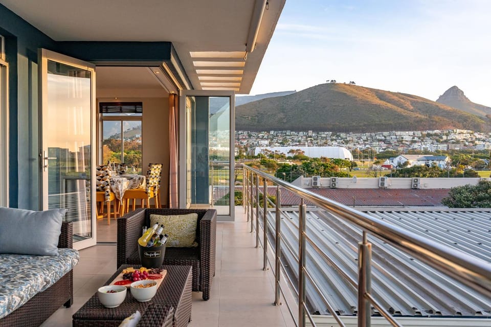 Emerald Horizon Mouille Point - Views & Location Apartment in Cape Town
