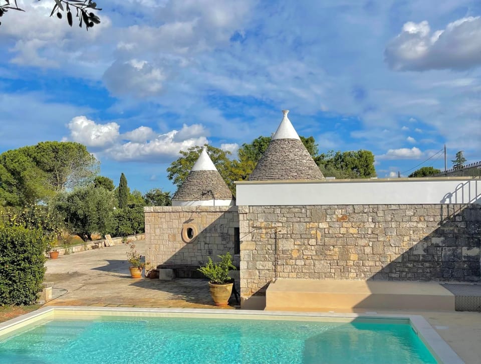Property building, Day, Pool view, Swimming pool