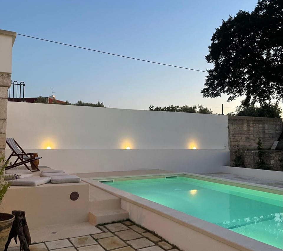 Pool view, Pool view, Swimming pool, sunbed