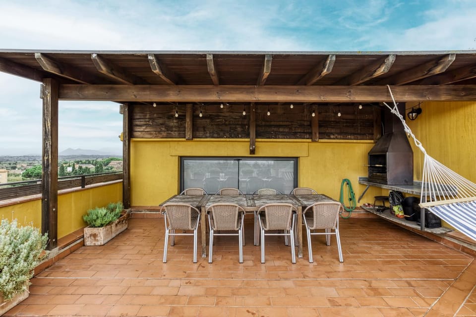 Property building, Balcony/Terrace, Living room