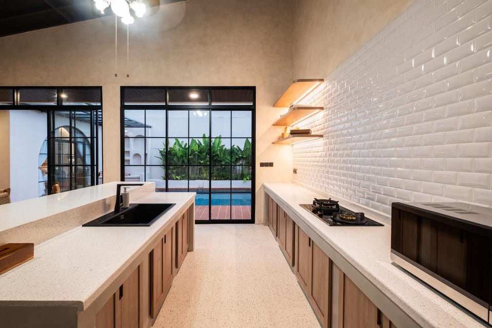 Kitchen or kitchenette, Pool view, Swimming pool, minibar, pet friendly, stove