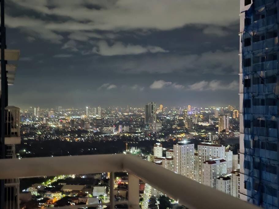 Citispace 1BR Condotel Suite at SM Light Residences #LT11A Apartment in Mandaluyong