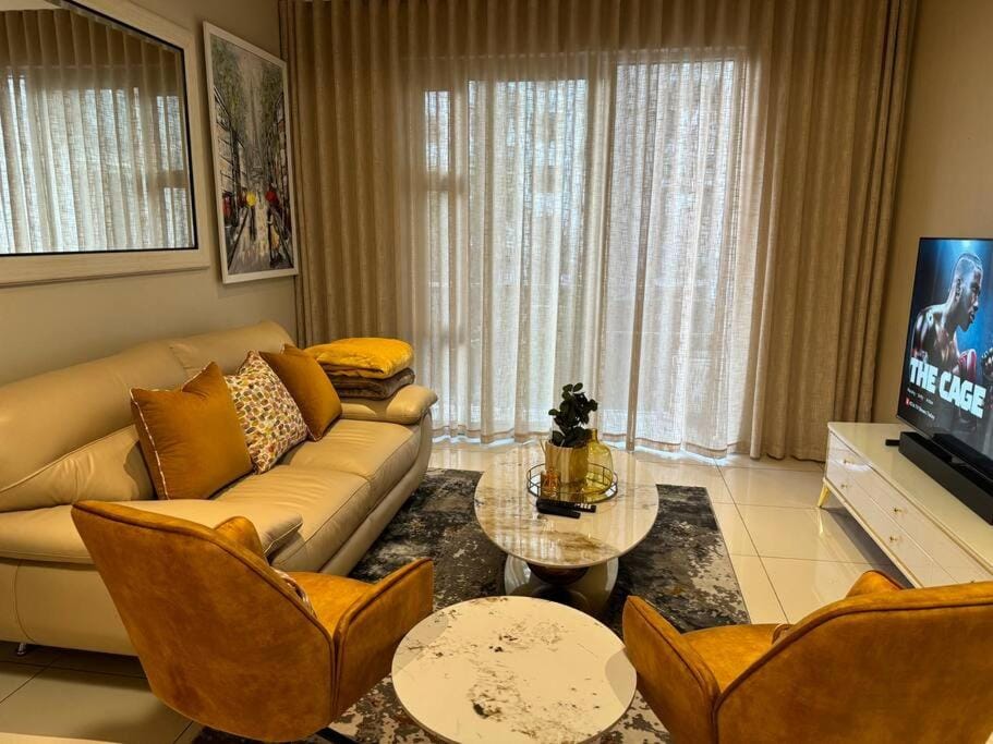 Communal lounge/ TV room, TV and multimedia, Living room, Seating area, Evening entertainment