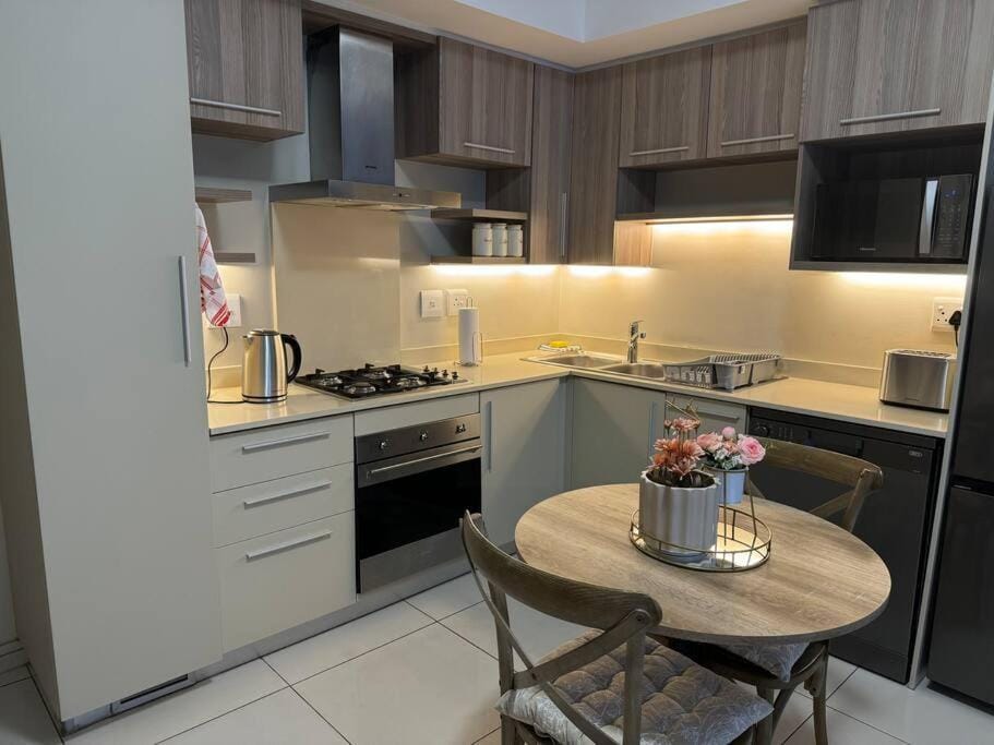 Kitchen or kitchenette, Dining area, dishwasher, oven, stove, toaster