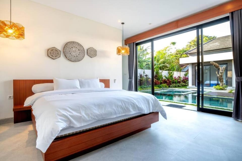 Photo of the whole room, Bedroom, Pool view
